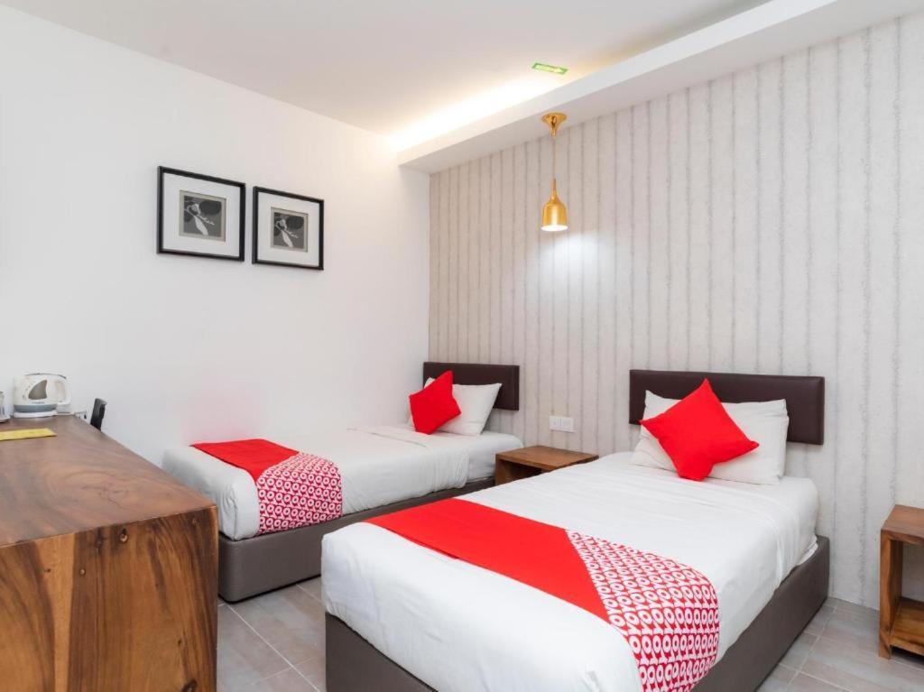 Big Big Hotel Johor Bahru Bagian luar foto