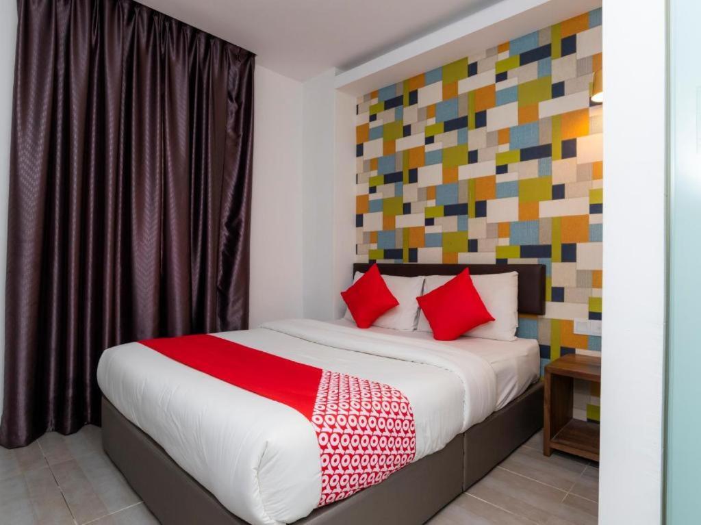 Big Big Hotel Johor Bahru Bagian luar foto